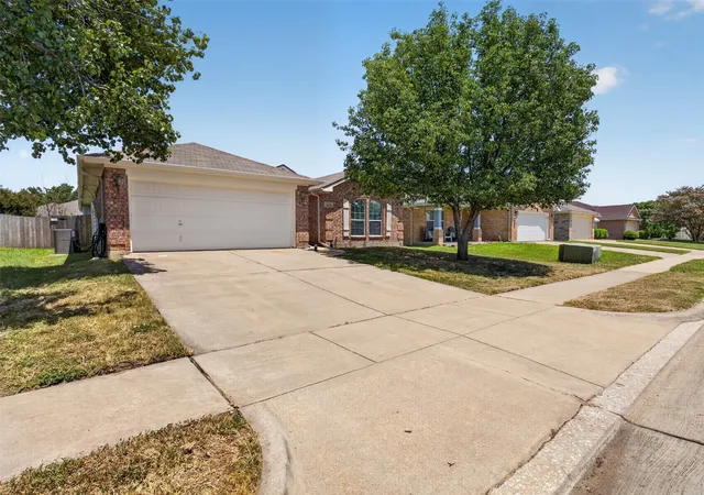 Photo 1 of Single family home for sale at 9612 Linton Dr, Fort Worth, TX 76108 | MLS# 21344449 | Listing updated on 2026-08-29