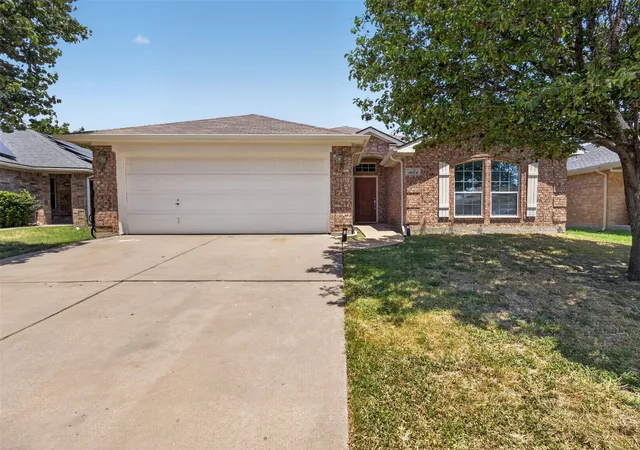 Photo 2 of Single family home for sale at 9612 Linton Dr, Fort Worth, TX 76108 | MLS# 21344449 | Listing updated on 2026-08-29
