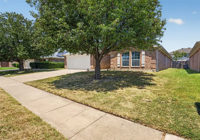 Photo 3 of Single family home for sale at 9612 Linton Dr, Fort Worth, TX 76108 | MLS# 21344449 | Listing updated on 2026-08-29