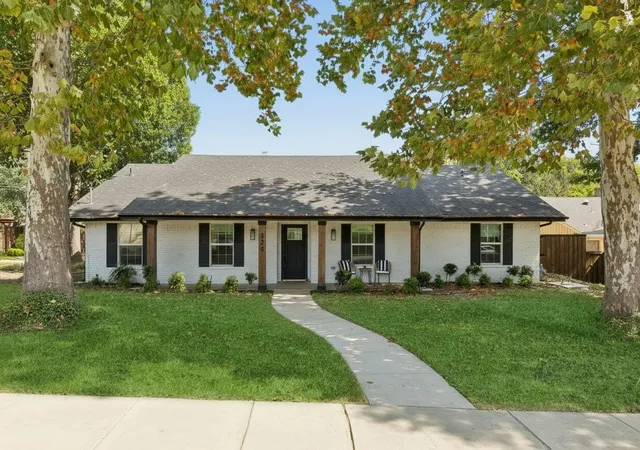 Photo 1 of Sale Pending at 322 Canyon Ridge Dr, Richardson, TX 75080 | MLS# 21352792 | Listing updated on 2026-08-23