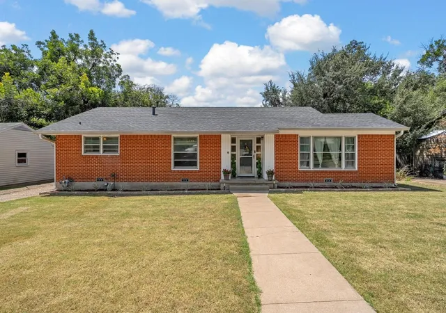 Photo 1 of Single family home for sale at 4216 Morrow Ave, Waco, TX 76710 | MLS# 21353219 | Listing updated on 2026-10-07