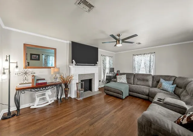 Photo 2 of Single family home for sale at 4216 Morrow Ave, Waco, TX 76710 | MLS# 21353219 | Listing updated on 2026-10-07