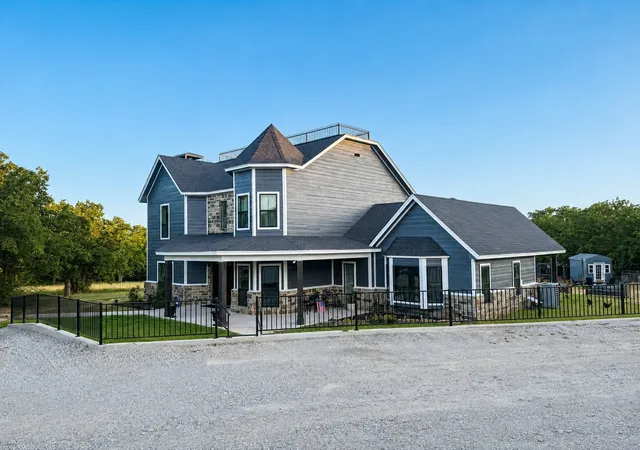 Photo 2 of Single family home for sale at 194 County Road 3551, Paradise, TX 76073 | MLS# 21353409 | Listing updated on 2026-08-21