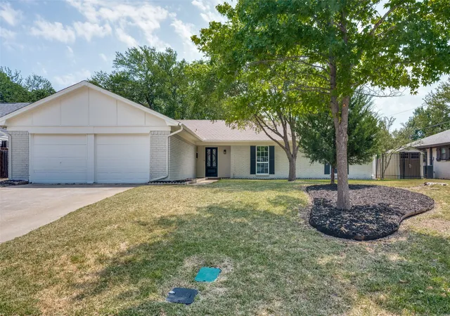 Photo 1 of Sale Pending at 2904 Steve Dr, Hurst, TX 76054 | MLS# 21345574 | Listing updated on 2026-08-24