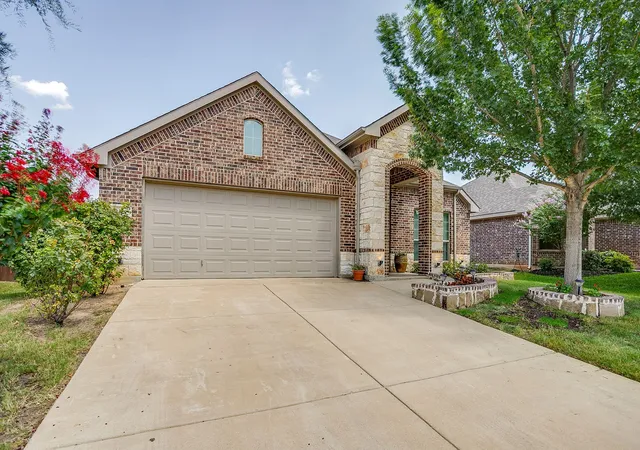 Photo 2 of Single family home for sale at 11829 Hassop Ln, Burleson, TX 76028 | MLS# 21352768 | Listing updated on 2026-10-01