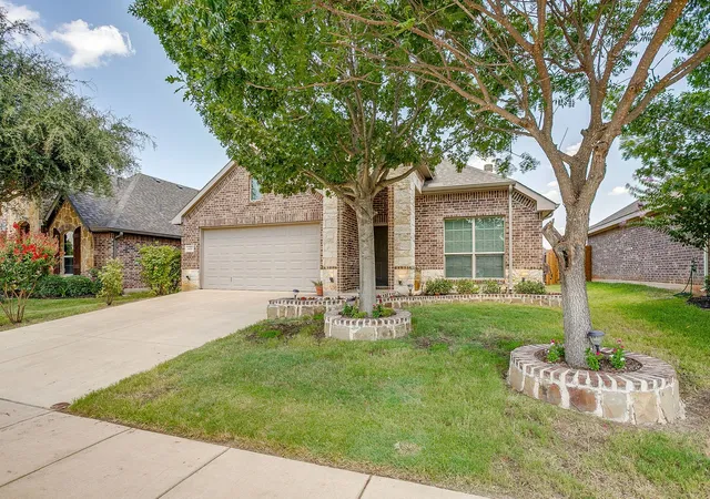 Photo 3 of Single family home for sale at 11829 Hassop Ln, Burleson, TX 76028 | MLS# 21352768 | Listing updated on 2026-10-01