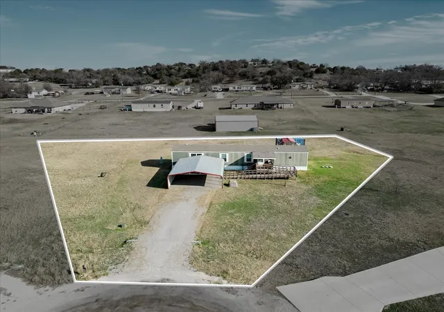 Manufactured home for sale at 126 Starry Sky Ct, Springtown, TX 76082 | MLS# 21351840