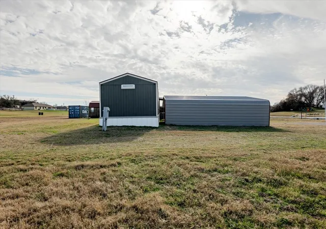 Photo 3 of Manufactured home for sale at 126 Starry Sky Ct, Springtown, TX 76082 | MLS# 21351840 | Listing updated on 2026-08-07