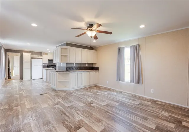 Photo 3 of Manufactured home for sale at 126 Starry Sky Ct, Springtown, TX 76082 | MLS# 21351840 | Listing updated on 2026-08-07