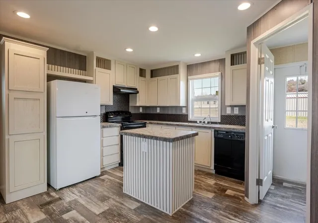 Photo 4 of Manufactured home for sale at 126 Starry Sky Ct, Springtown, TX 76082 | MLS# 21351840 | Listing updated on 2026-08-07