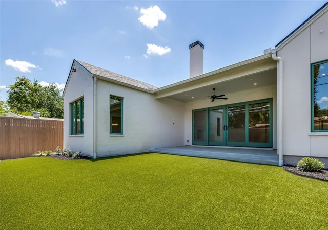 Photo 3 of Single family home for sale at 820 Edgefield Rd, Fort Worth, TX 76107 | MLS# 21352349 | Listing updated on 2026-08-21