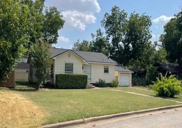 Photo 1 of Single family home for sale at 2332 Glencrest Dr, Fort Worth, TX 76119 | MLS# 21353433 | Listing updated on 2026-08-25