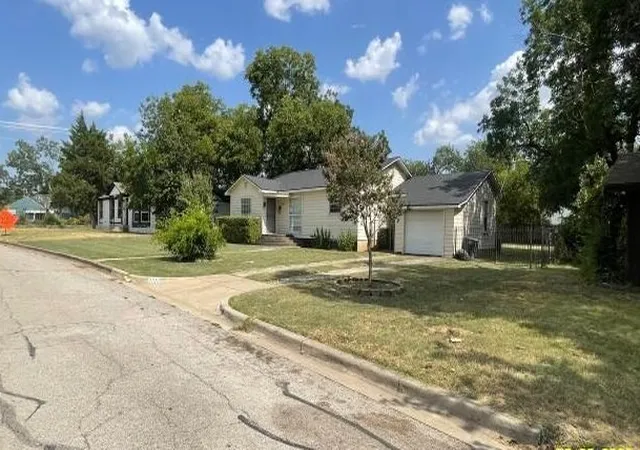 Photo 3 of Single family home for sale at 2332 Glencrest Dr, Fort Worth, TX 76119 | MLS# 21353433 | Listing updated on 2026-08-25