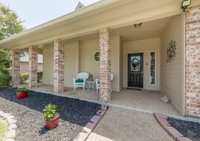 Photo 3 of Sale Pending at 1208 Kempner Park, Waco, TX 76706 | MLS# 21353098 | Listing updated on 2026-08-20