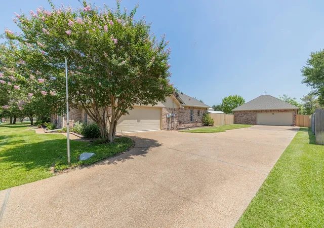 Photo 3 of Sale Pending at 1208 Kempner Park, Waco, TX 76706 | MLS# 21353098 | Listing updated on 2026-08-20