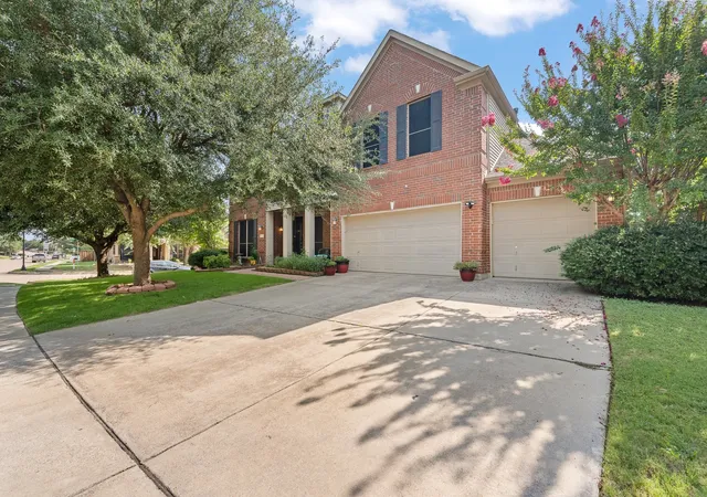 Photo 2 of Single family home for sale at 943 Monticello Dr, Burleson, TX 76028 | MLS# 21352326 | Listing updated on 2026-08-20