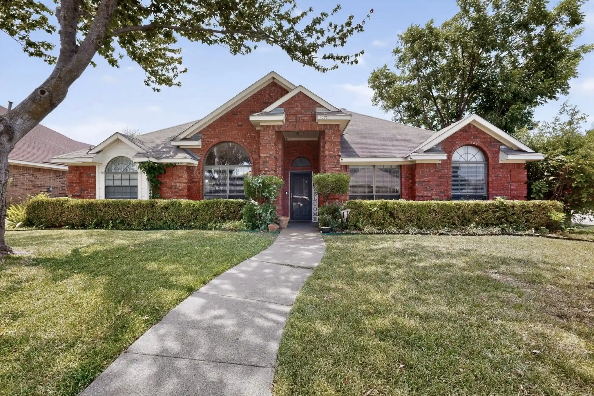 Photo 1 of Single family home for sale at 7005 Buckhorn Dr, Rowlett, TX 75089 | MLS# 21348569 | Listing updated on 2026-10-25