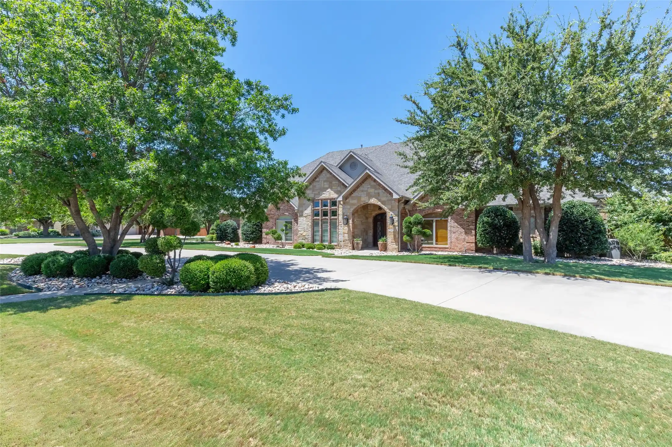 Photo 1 of Mansion for sale at 4334 La Hacienda Dr, Abilene, TX 79602 | MLS# 21353482 | Listing updated on 2026-10-16