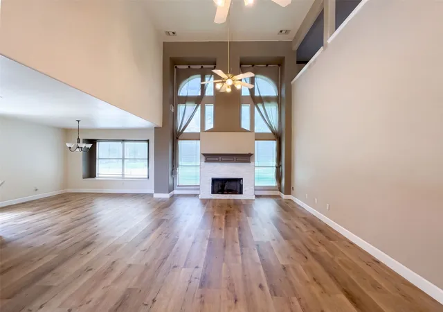 Photo 3 of Single family home for sale at 106 Forestview Rd, Hickory Creek, TX 75065 | MLS# 21353489 | Listing updated on 2026-10-09