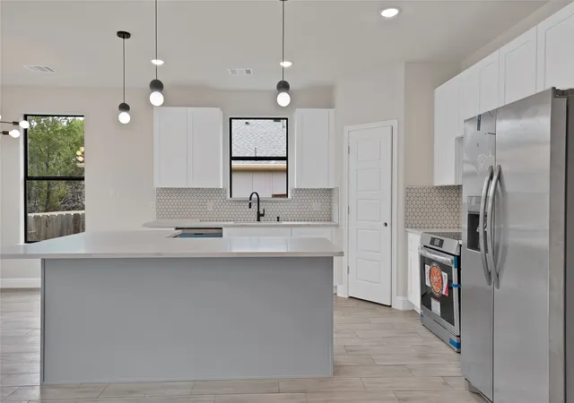 Photo 3 of Sale Pending at 5700 Barkridge Dr, Granbury, TX 76048 | MLS# 21352965 | Listing updated on 2026-08-31