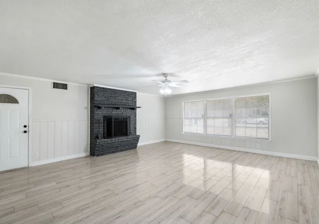 Photo 3 of Single family home for sale at 2320 N Edgewood Ter, Fort Worth, TX 76103 | MLS# 21352334 | Listing updated on 2026-08-07