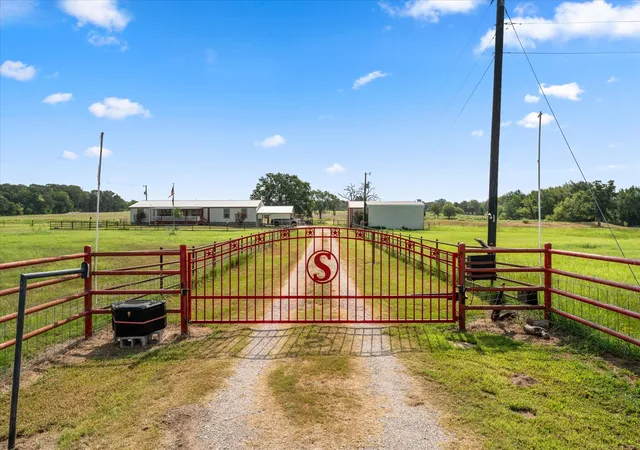 Photo 2 of Manufactured home for sale at 12350 Cr 2911, Eustace, TX 75124 | MLS# 21353567 | Listing updated on 2026-08-07