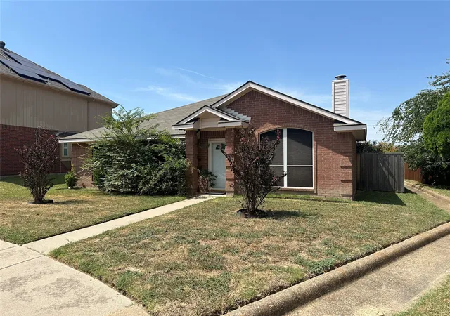 Photo 1 of Single family home for sale at 1811 Stewart St, Cedar Hill, TX 75104 | MLS# 21353080 | Listing updated on 2026-08-08