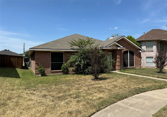 Photo 2 of Single family home for sale at 1811 Stewart St, Cedar Hill, TX 75104 | MLS# 21353080 | Listing updated on 2026-08-08