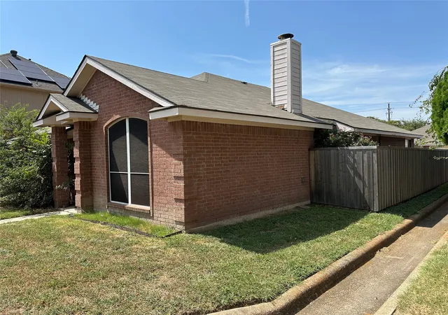 Photo 3 of Single family home for sale at 1811 Stewart St, Cedar Hill, TX 75104 | MLS# 21353080 | Listing updated on 2026-08-08
