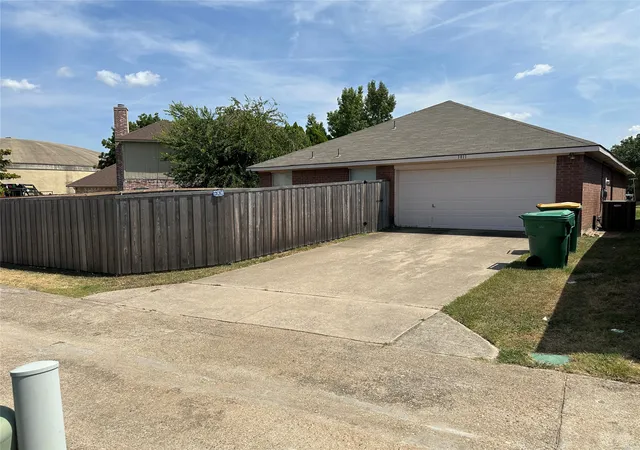 Photo 3 of Single family home for sale at 1811 Stewart St, Cedar Hill, TX 75104 | MLS# 21353080 | Listing updated on 2026-08-08