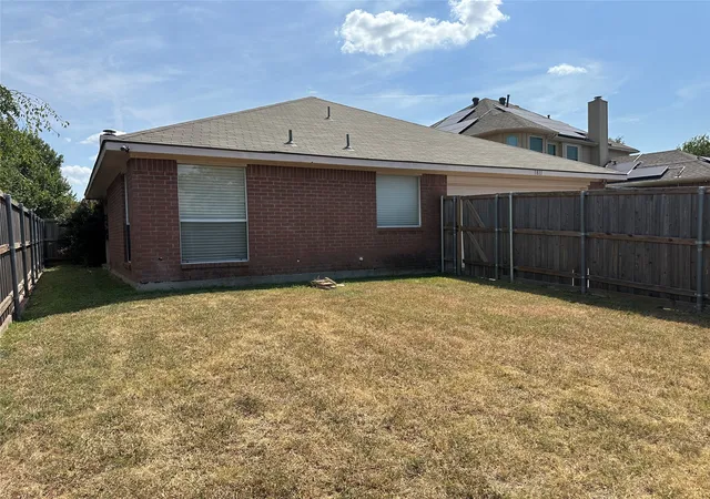 Photo 4 of Single family home for sale at 1811 Stewart St, Cedar Hill, TX 75104 | MLS# 21353080 | Listing updated on 2026-08-08