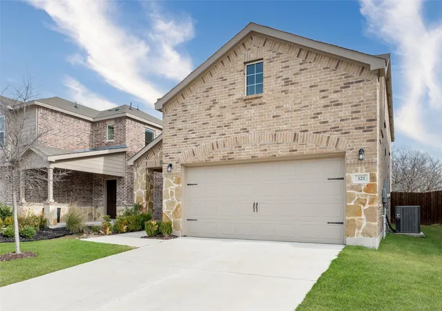Photo 3 of Single family home for sale at 321 Glenwick Ln, Van Alstyne, TX 75495 | MLS# 21353579 | Listing updated on 2026-08-07
