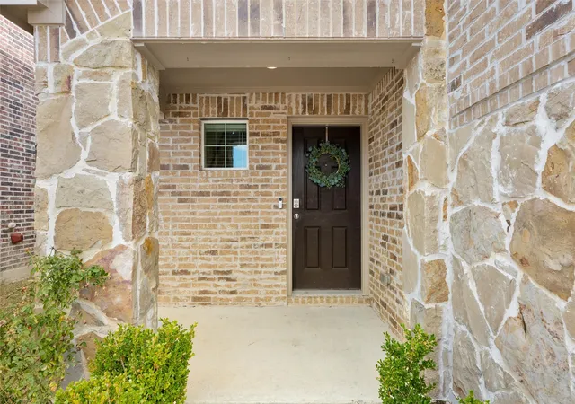 Photo 3 of Single family home for sale at 321 Glenwick Ln, Van Alstyne, TX 75495 | MLS# 21353579 | Listing updated on 2026-08-07
