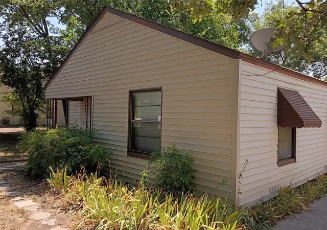 Photo 2 of Single family home for sale at 3132 Purington Ave, Fort Worth, TX 76103 | MLS# 21353530 | Listing updated on 2026-08-13