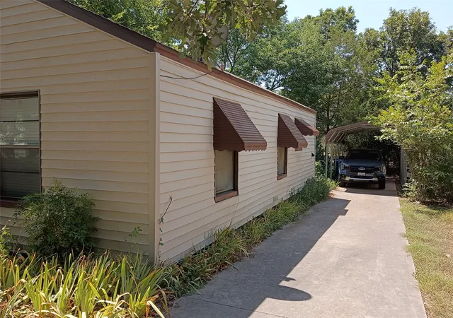 Photo 3 of Single family home for sale at 3132 Purington Ave, Fort Worth, TX 76103 | MLS# 21353530 | Listing updated on 2026-08-13