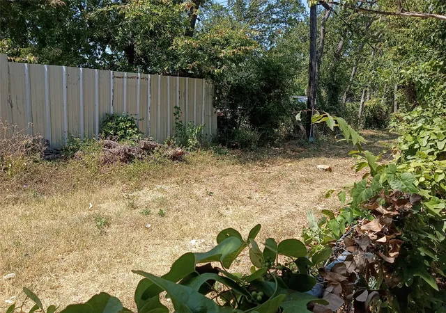 Photo 4 of Single family home for sale at 3132 Purington Ave, Fort Worth, TX 76103 | MLS# 21353530 | Listing updated on 2026-09-29