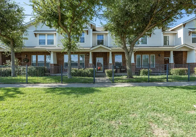 Photo 2 of Townhouse for sale at 172 High School Dr, Lewisville, TX 75057 | MLS# 21353551 | Listing updated on 2026-08-08