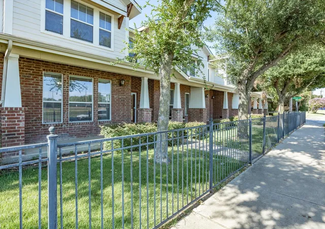 Photo 3 of Townhouse for sale at 172 High School Dr, Lewisville, TX 75057 | MLS# 21353551 | Listing updated on 2026-08-08