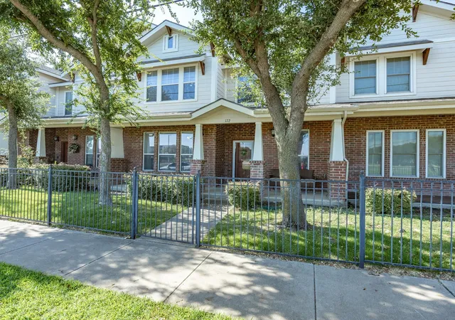 Photo 3 of Townhouse for sale at 172 High School Dr, Lewisville, TX 75057 | MLS# 21353551 | Listing updated on 2026-08-08