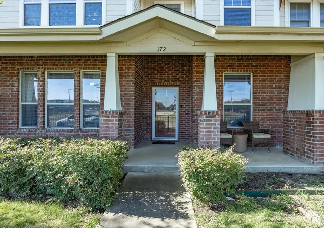 Photo 4 of Townhouse for sale at 172 High School Dr, Lewisville, TX 75057 | MLS# 21353551 | Listing updated on 2026-08-08