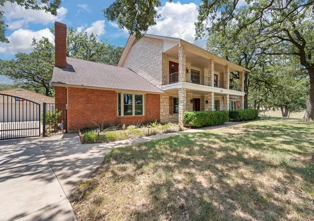 Photo 3 of Single family home for sale at 7208 E County Road 405, Alvarado, TX 76009 | MLS# 21352407 | Listing updated on 2026-08-23