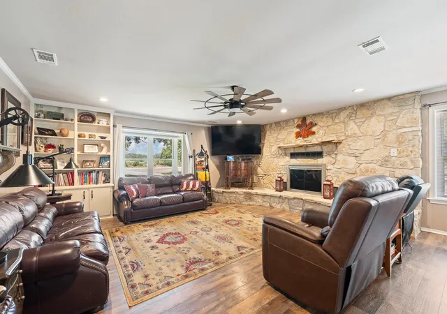 Photo 4 of Single family home for sale at 7208 E County Road 405, Alvarado, TX 76009 | MLS# 21352407 | Listing updated on 2026-08-23