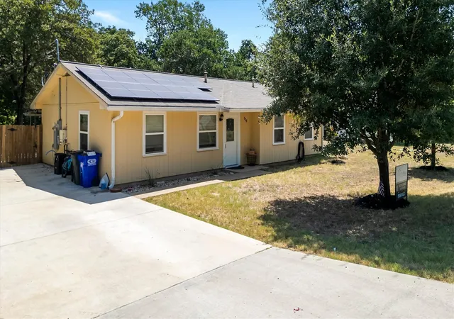 Photo 2 of Sale Pending at 128 Lynn Dr, Azle, TX 76020 | MLS# 21353615 | Listing updated on 2026-09-01