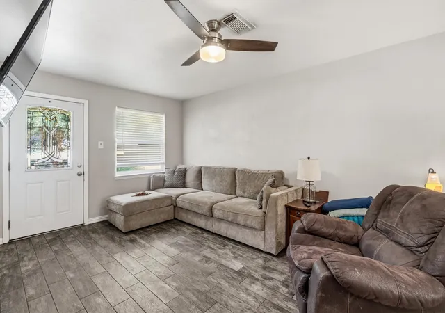 Photo 3 of Sale Pending at 128 Lynn Dr, Azle, TX 76020 | MLS# 21353615 | Listing updated on 2026-09-01