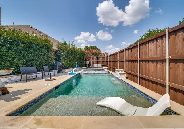 Photo 2 of Single family home for sale at 133 Bob White Ct, Rockwall, TX 75087 | MLS# 21352032 | Listing updated on 2026-09-27