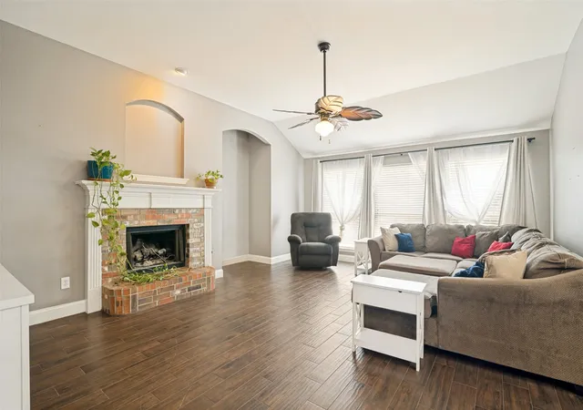 Photo 3 of Single family home for sale at 133 Bob White Ct, Rockwall, TX 75087 | MLS# 21352032 | Listing updated on 2026-09-27