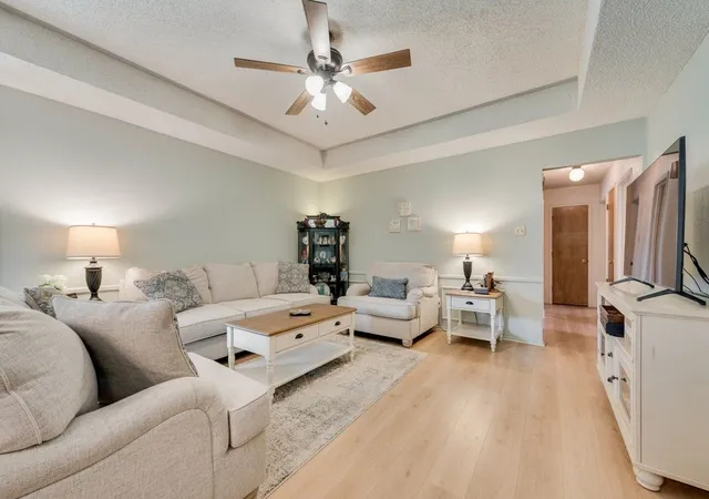Photo 4 of Single family home for sale at 121 Tracy Dr, Waxahachie, TX 75165 | MLS# 21338625 | Listing updated on 2026-09-24