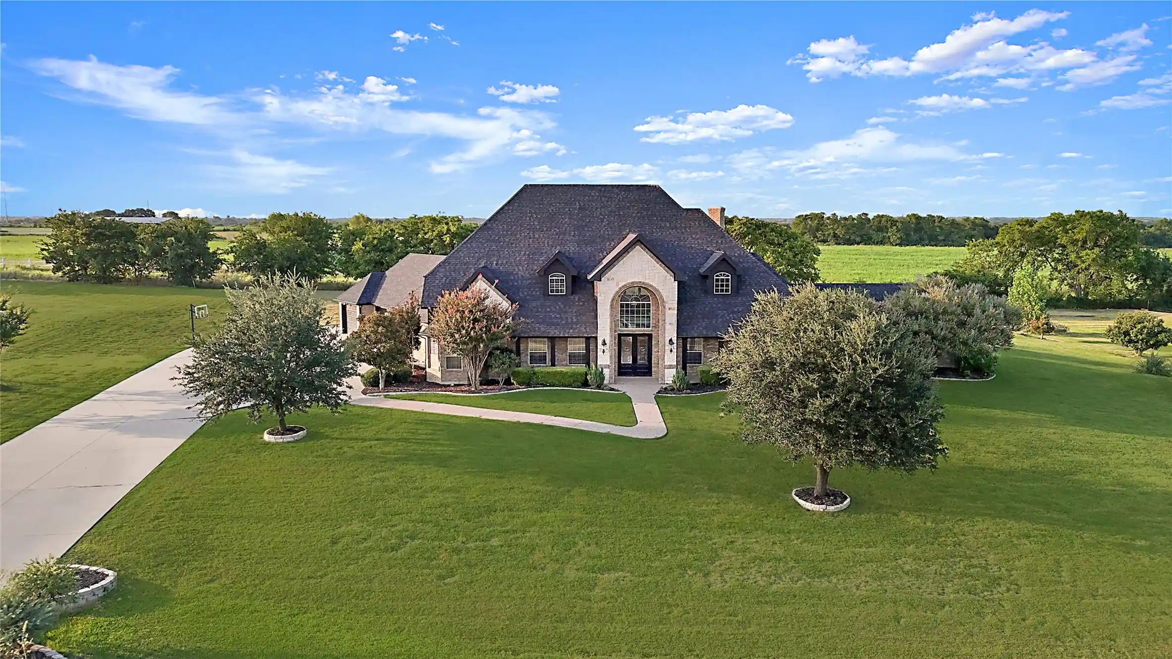 Photo 1 of Mansion for sale at 4701 Lake Dr, Celina, TX 75009 | MLS# 21349630 | Listing updated on 2026-10-25