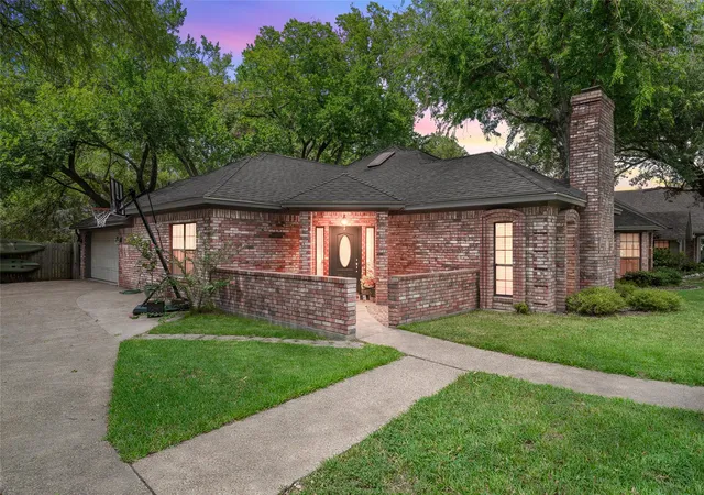 Photo 1 of Sale Pending at 9605 Oak Springs Dr, Woodway, TX 76712 | MLS# 21349299 | Listing updated on 2026-08-28