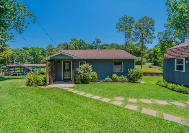 Photo 1 of Single family home for sale at 114 Baywood Blvd, Mabank, TX 75156 | MLS# 21350393 | Listing updated on 2026-08-08